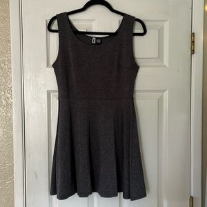 Women’s large gray flowy short dress. Good condition.